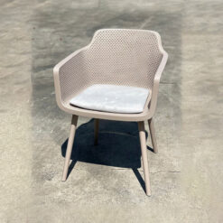 Ghế nhựa có nệm màu kaki sang trọng